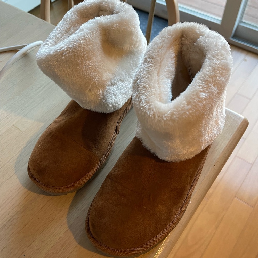 UGG like short boots